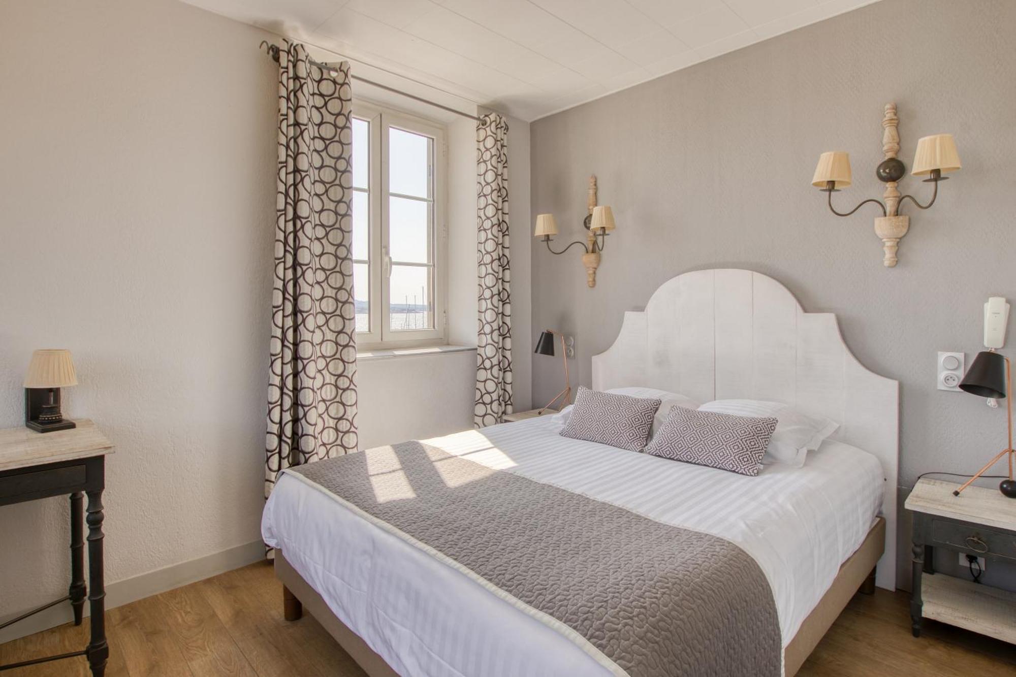 Hotel Restaurant De La Tour ซานารี-ซูร์-แมร์ ภายนอก รูปภาพ